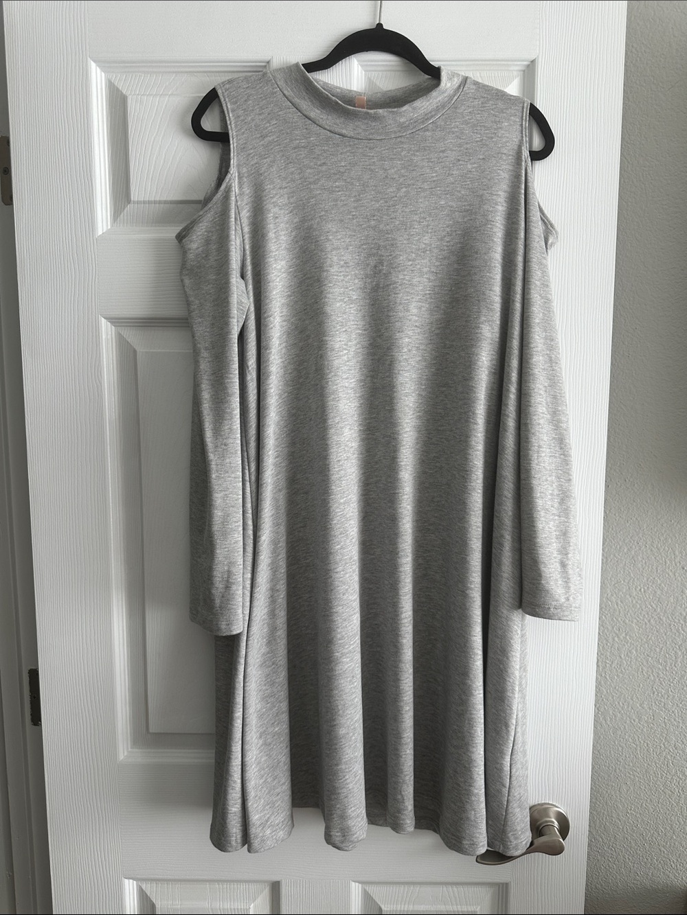 Gibson Latimer Gray Cold-Shoulder Long Sleeve Swing Dress